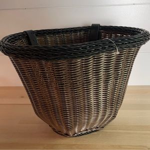 Brown Wicker bike basket by color basket California new w/ tag weather resistant